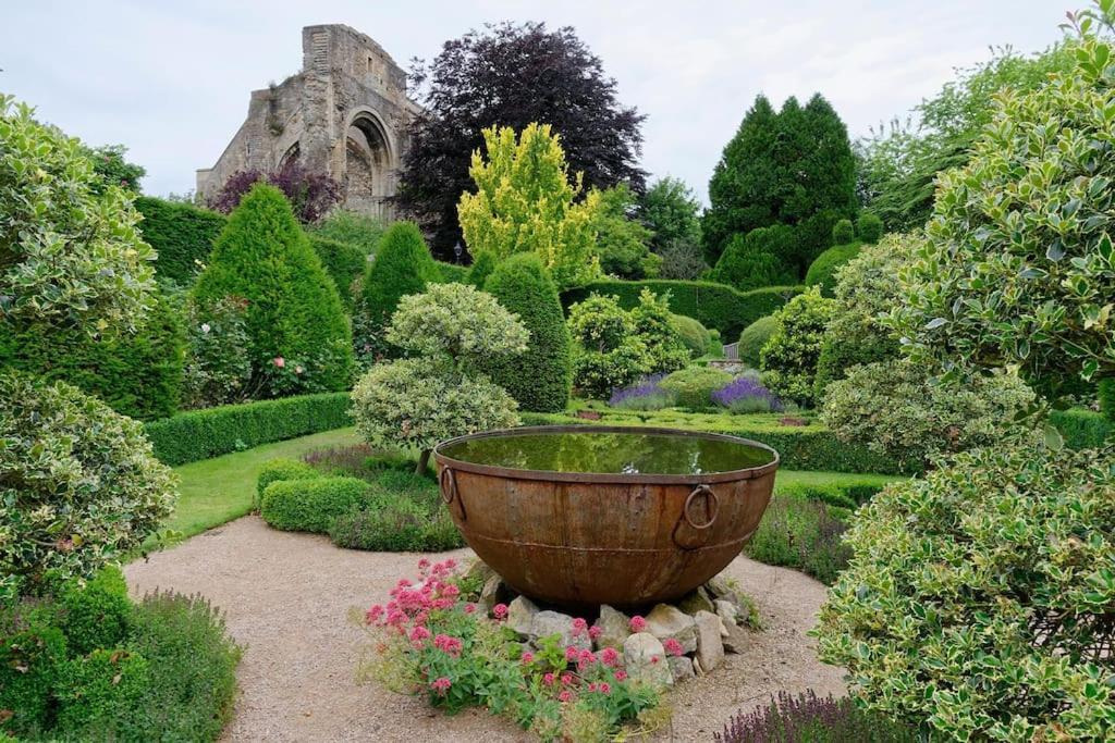 Cotswold Manor House - Country House Retreat With Hot Tub, Ideal For Large Groups Petty France Buitenkant foto