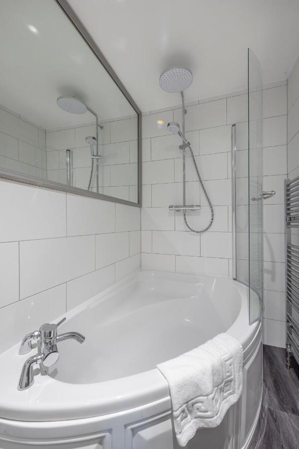 Cotswold Manor House - Country House Retreat With Hot Tub, Ideal For Large Groups Petty France Buitenkant foto